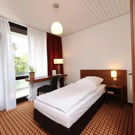 ホテル Bildungshaus St. Bernhard - Wohnen Und Tagen 2*